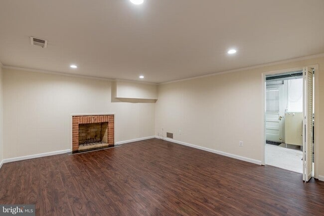 Building Photo - 5806 Conway Rd