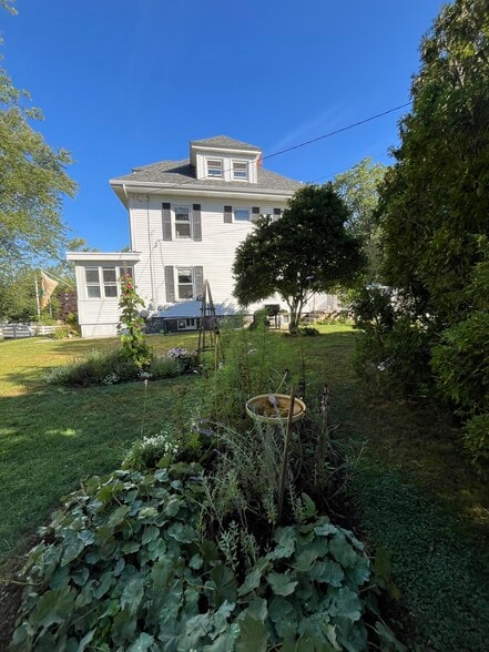 Building Photo - 38 Ocean House Rd