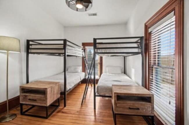 Building Photo - 704 24th Ave