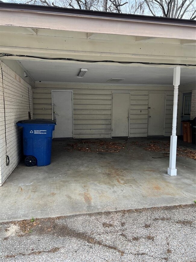 Building Photo - 8311 Hathaway Dr