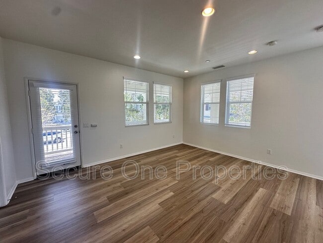 Building Photo - 3003 Shenandoah Dr