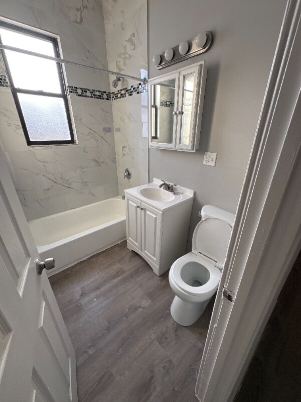 Building Photo - 7314 S Kenwood Ave