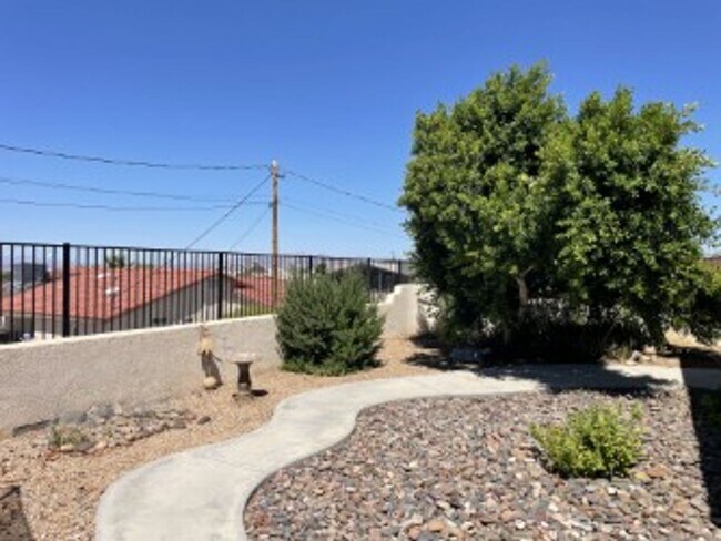Building Photo - 583 Aloha Way