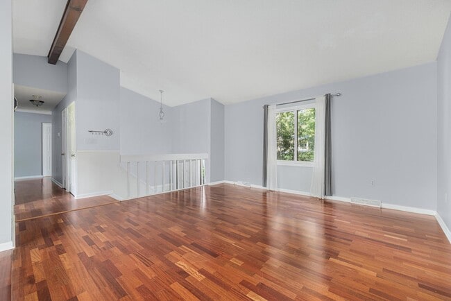 Building Photo - 517 Bramblewood Dr