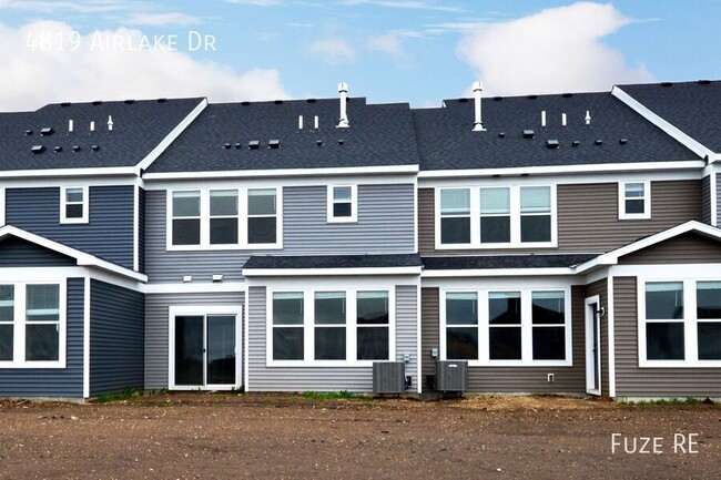 Building Photo - 4819 Airlake Dr