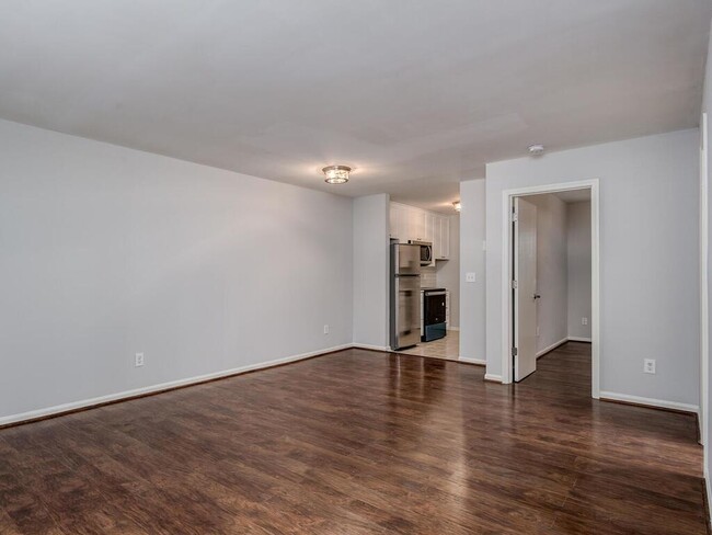 Building Photo - REMODELED 1 BD 1 BT WEST CHARLOTTE LOCATION!