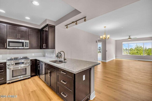 Building Photo - 4803 N Woodmere Fairway