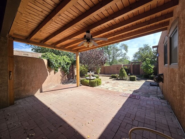 Building Photo - 112 Calle Palomita