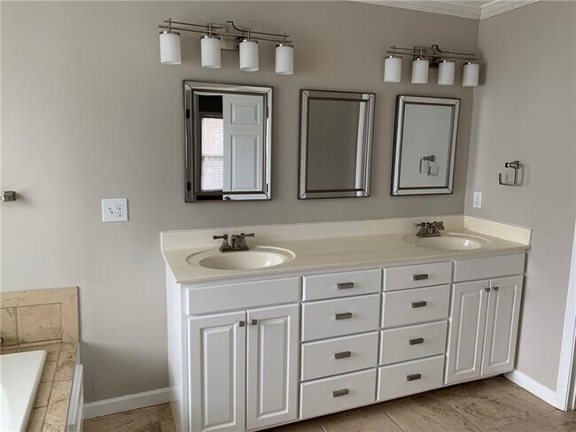 Building Photo - 1401 Redbud Way
