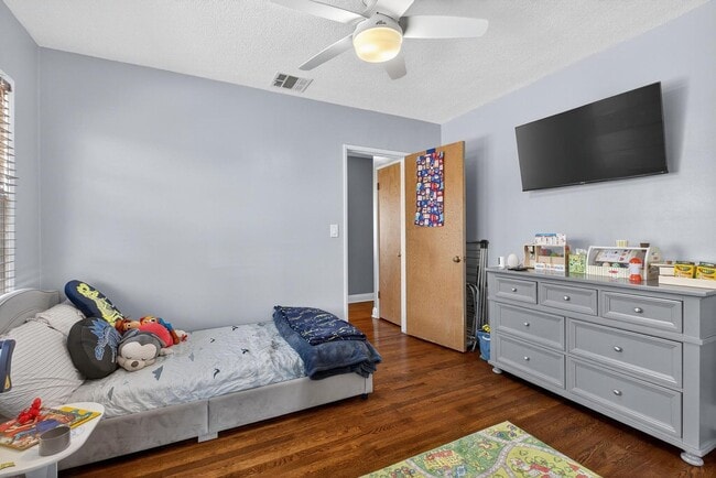 Building Photo - 3 Bed, 2 Bath home in quiet neighborhood