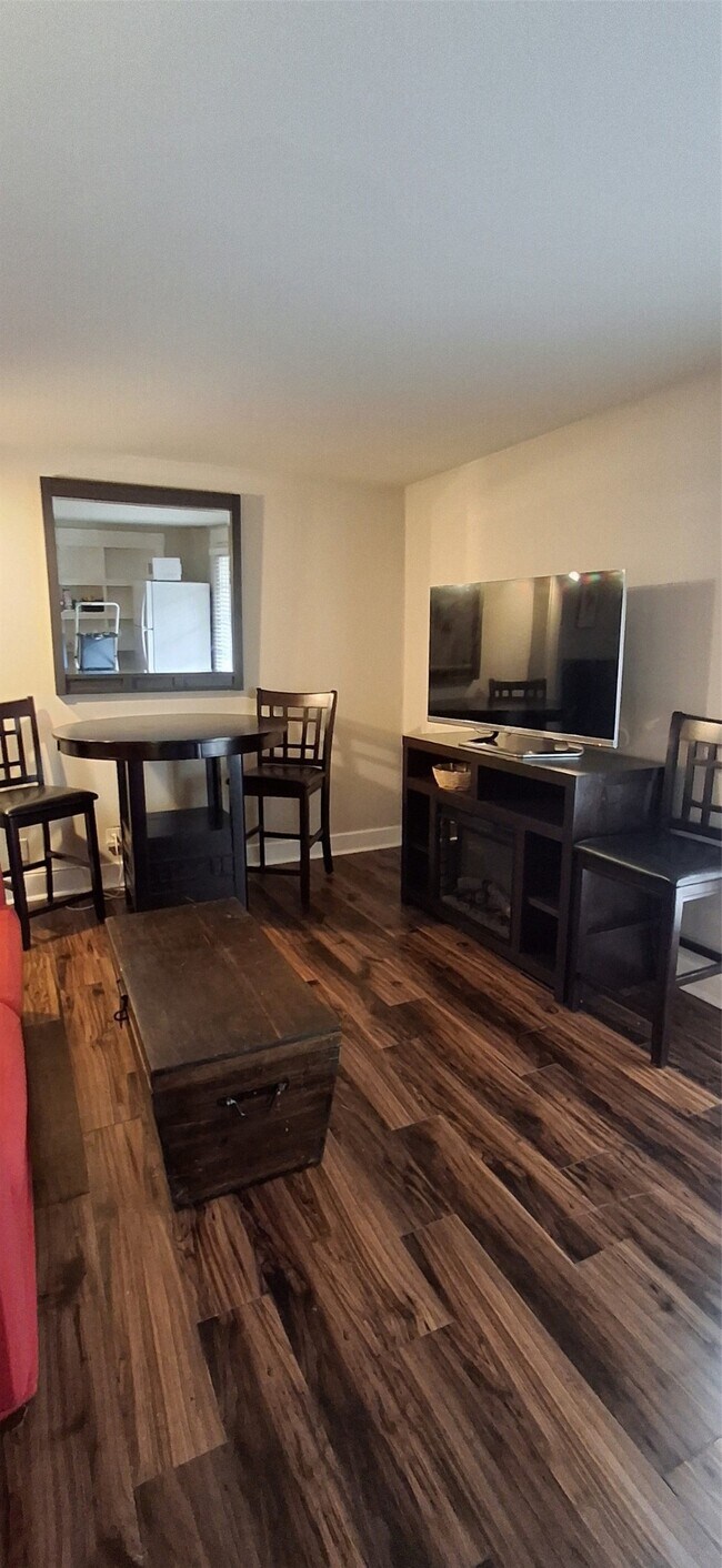 Building Photo - 1030 W Melwood St