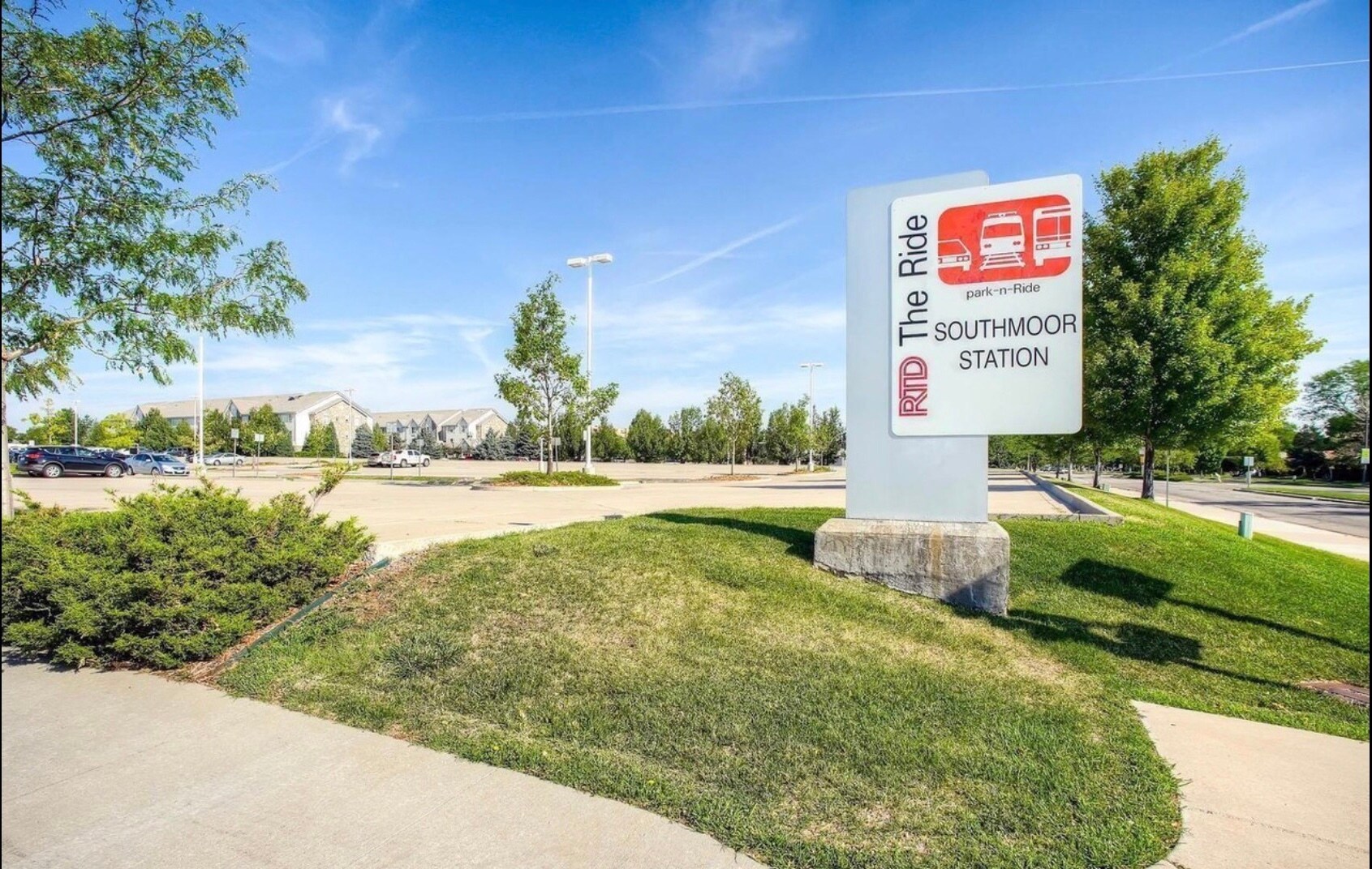 Building Photo - 3349 S Monaco Pky