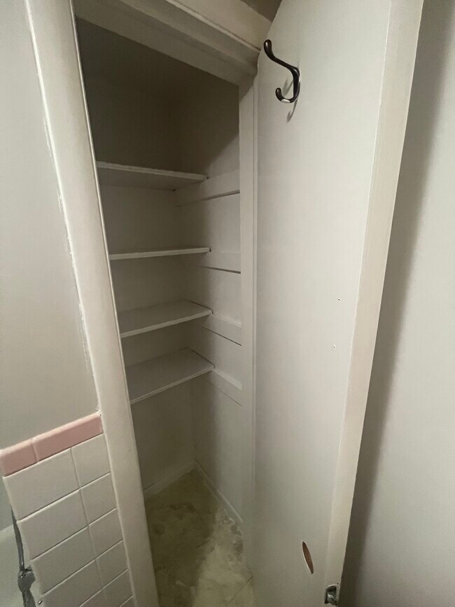 Building Photo - 407 Mount Allen Drive