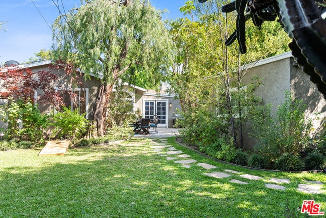 Building Photo - 10933 Ayres Ave