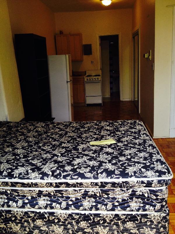 Building Photo - 40 Anderson St