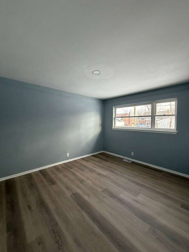 Building Photo - 11454 Sanford Ave