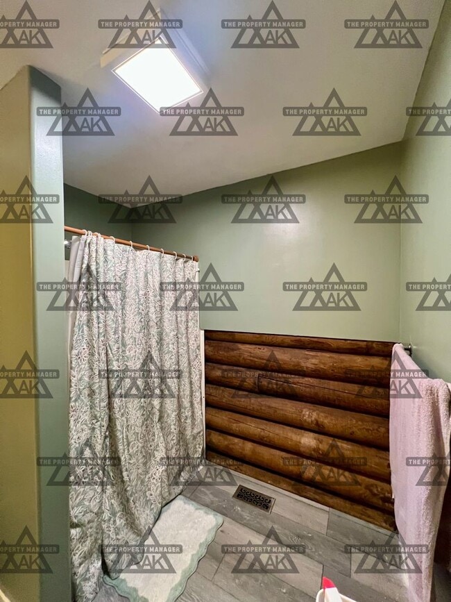 Building Photo - 2 Bedrooms plus an office / Pet friendly /...