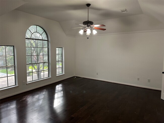 Building Photo - 2627 Double Lake Dr