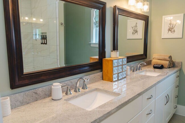 Building Photo - Beautiful 3 bedroom Home for Rent, middle of The Nations with a "4th"/bonus room