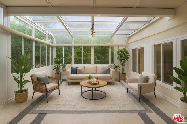 Primary Photo - 713 Elm Dr