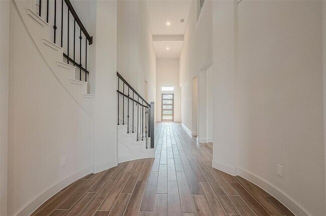 Building Photo - 29803 Breezy Pnes Lp