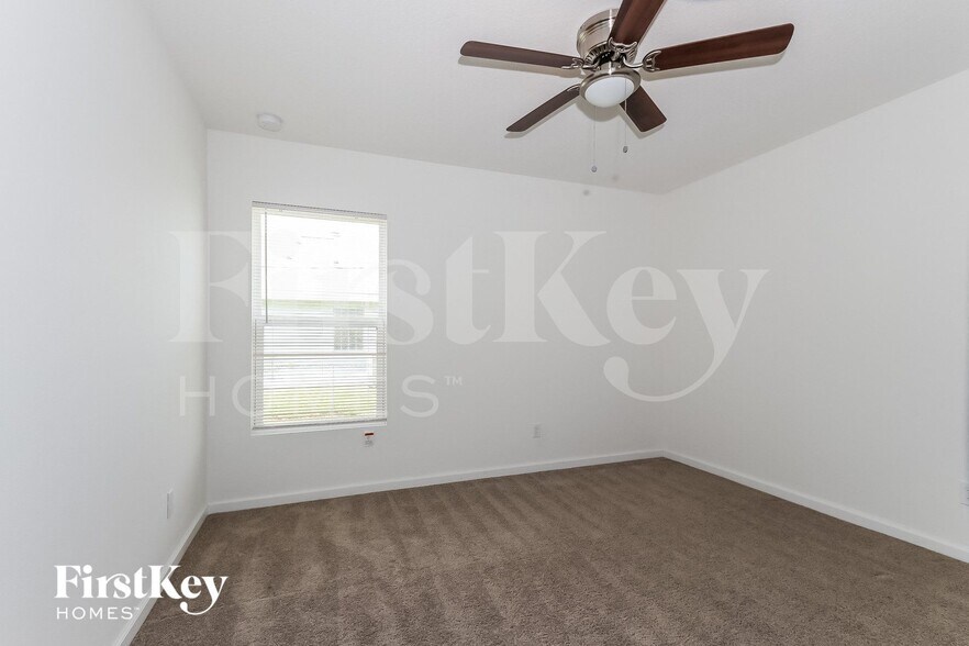 Building Photo - 1682 SW Crawford Ave