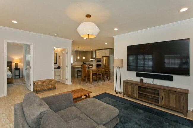 Building Photo - Wonderfully furnished rental - available i...