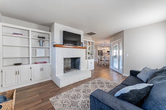 Building Photo - 14 Everleigh Dr