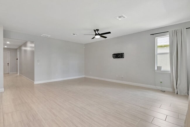 Building Photo - Spacious 4BR Home in Port St. Lucie – Modern Comfort Awaits