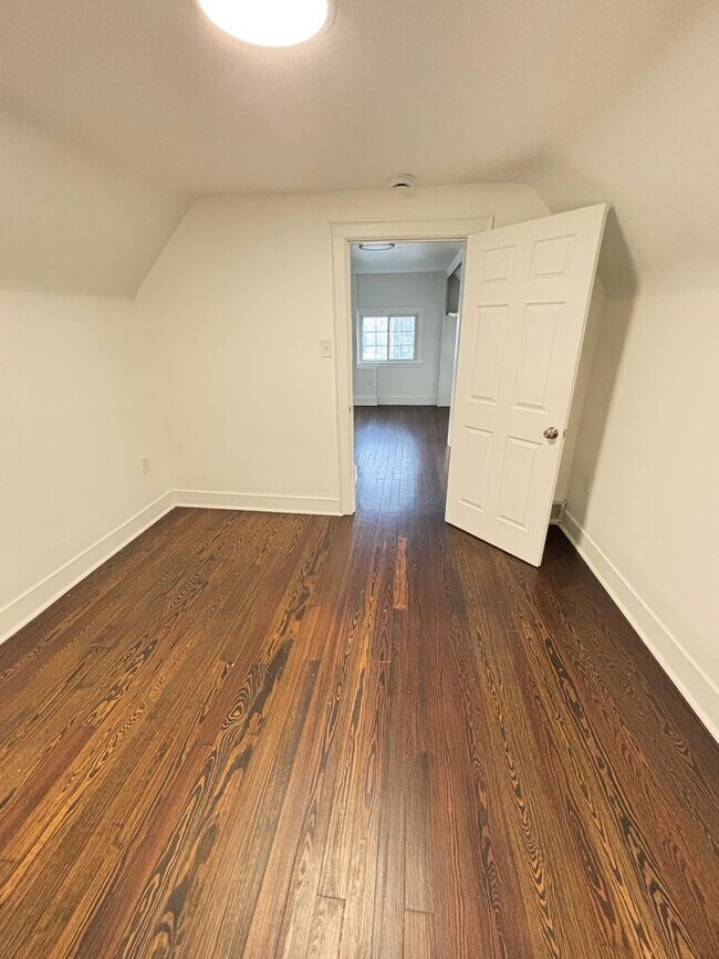 Building Photo - 409 E Washington Ave