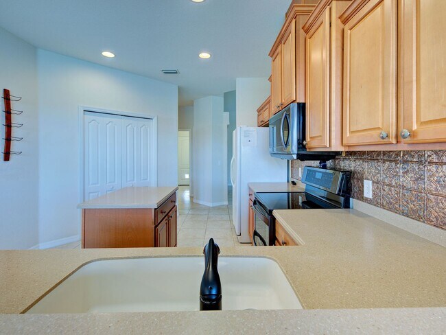 Building Photo - 3BD/2BA/3 Car Garage in Stoneybrook