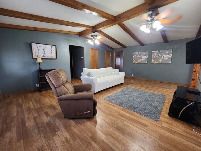 Building Photo - 624 CR 408