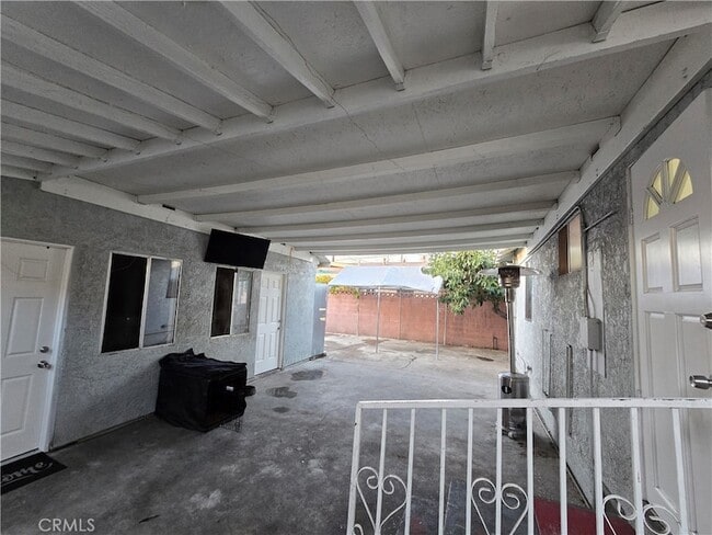 Building Photo - 1405 Simmons Ave