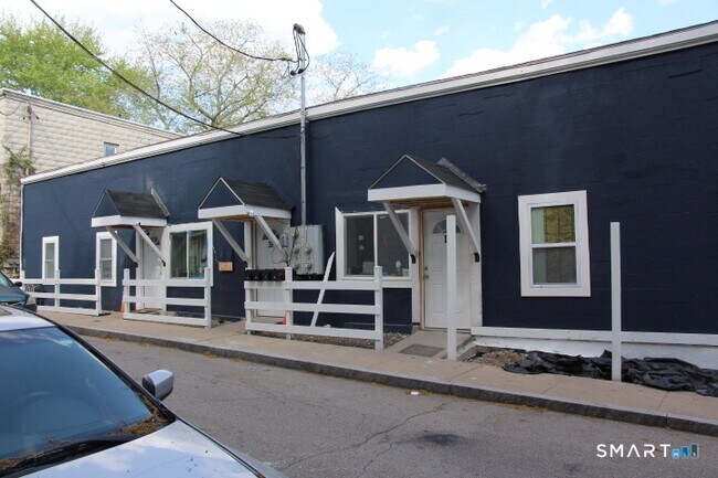 Building Photo - 33 Lake St