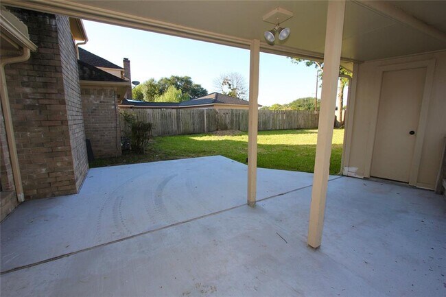 Building Photo - 2422 Stephens Grant Dr