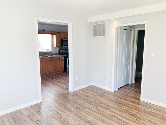 Building Photo - Move in Ready...346 Virginia Ave, Cottage Hills