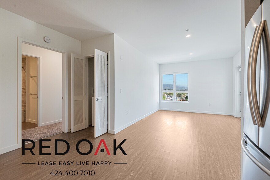 Building Photo - 11405 Chandler Blvd