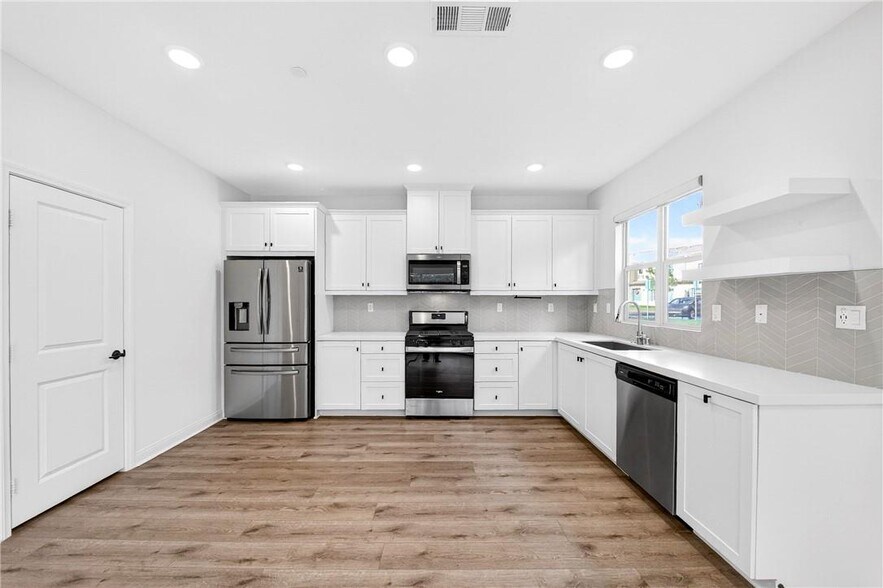 Building Photo - 12112 Blue Sky Ct