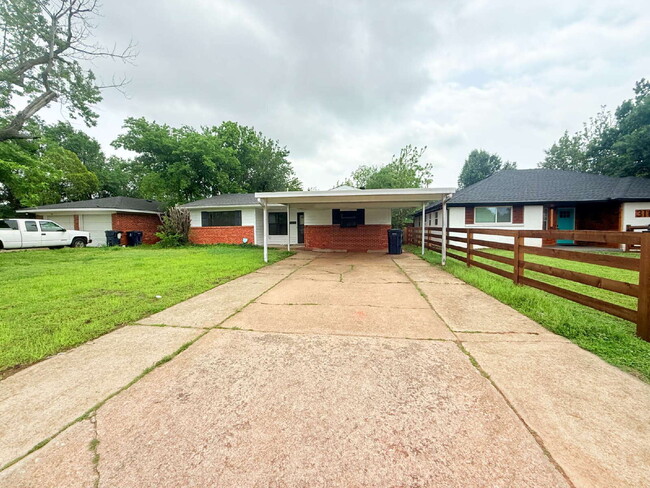 Building Photo - 4-Bedroom Home in NW OKC – Section 8 Welcome!
