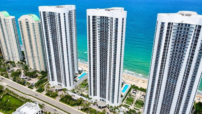 Building Photo - 15901 Collins Ave