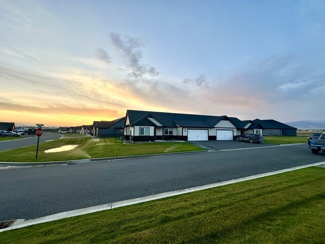 Building Photo - 2941 Bullfrog Ct