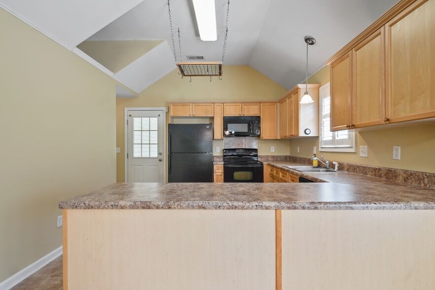 Building Photo - 1220 Village Trail