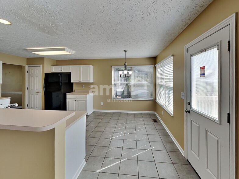 Building Photo - 6500 Morningside Dr