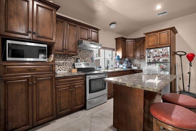 Building Photo - 52123 Avenida Diaz