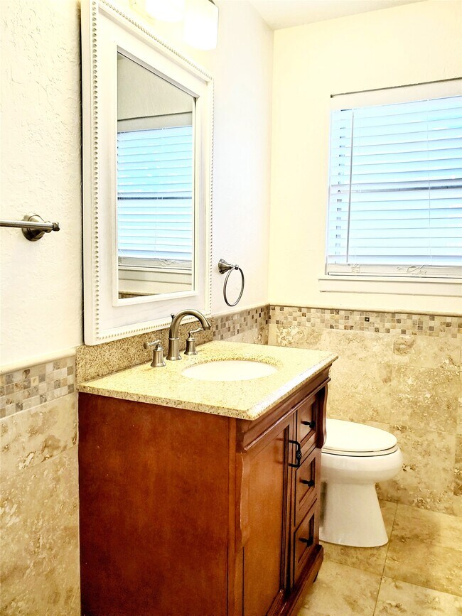 Building Photo - 7953 Ridgeview Dr