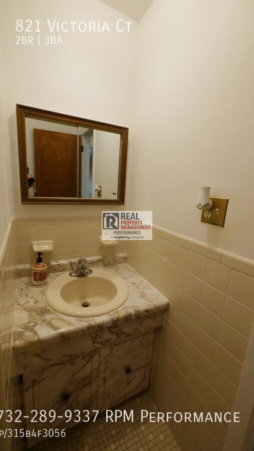 Building Photo - 821 Victoria Ct