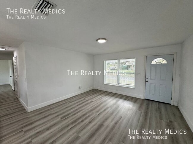 Building Photo - 1150 Overlook Terrace