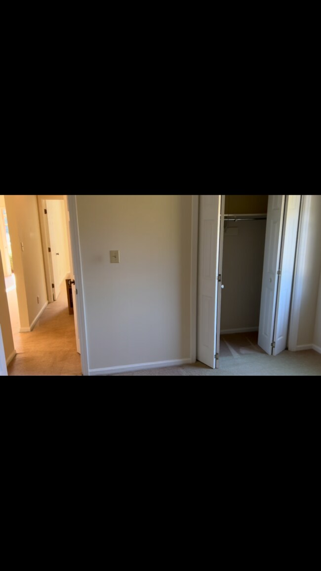 Building Photo - Milledgeville DUPLEX