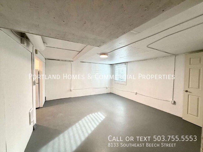 Building Photo - 8133 SE Beech Ave