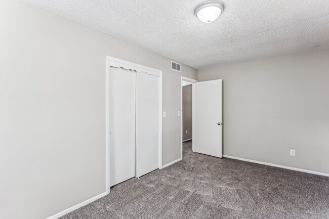 Building Photo - Spacious 3-Bedroom Home for Rent with Basement and Garage!